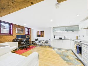 Lounge/Kitchen/Diner- click for photo gallery